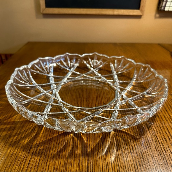 Mikasa Roxborough Hostess Serving Plate / Shallow Bowl 12.5” - Picture 4 of 8